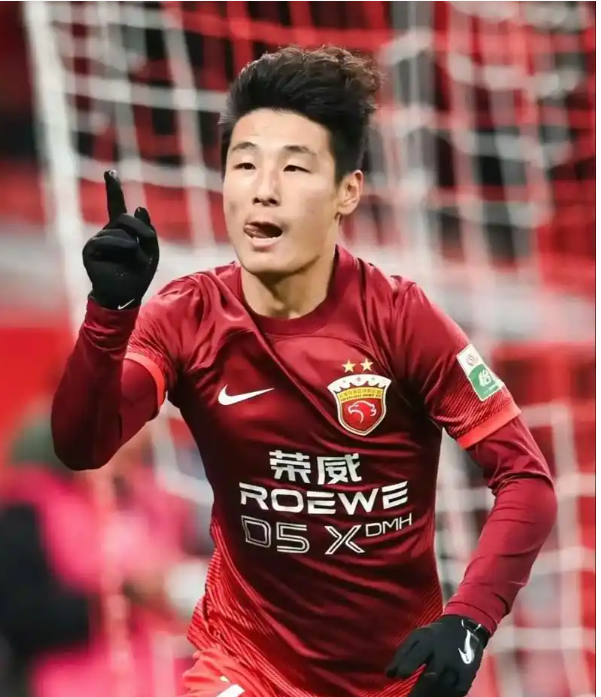 江南体育登录-夏洛瓦后卫紧急受伤，恐缺席接下来比赛